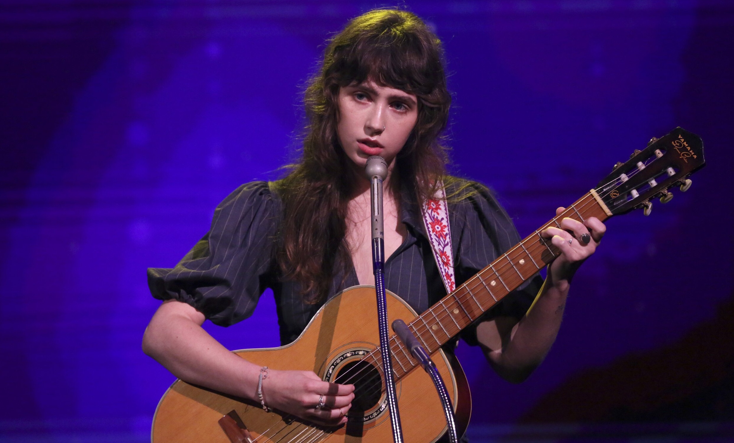 CLAIRO – SLING REVIEW – EAST SIDE VIBES